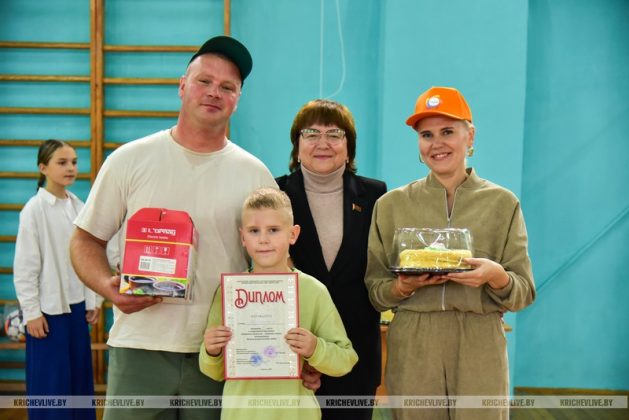 В Кричеве прошел спортивный праздник «Здоровые родители — здоровая семья».