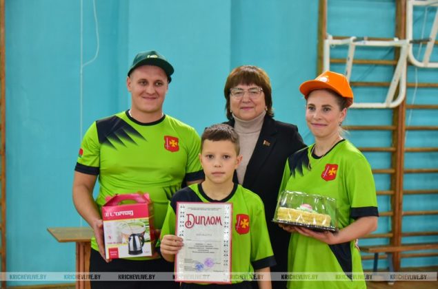 В Кричеве прошел спортивный праздник «Здоровые родители — здоровая семья».