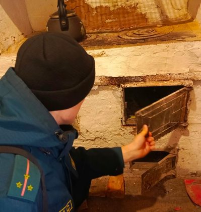 «Дом без пожара»: спасатели Кричевщины проверяют готовность сельских домов к зиме