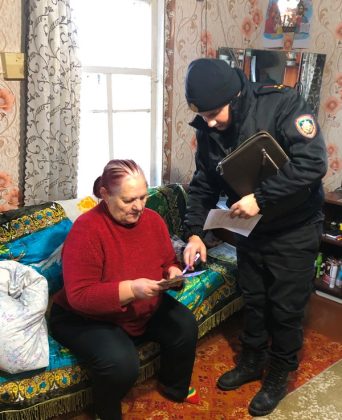 «Дом без пожара»: спасатели Кричевщины проверяют готовность сельских домов к зиме