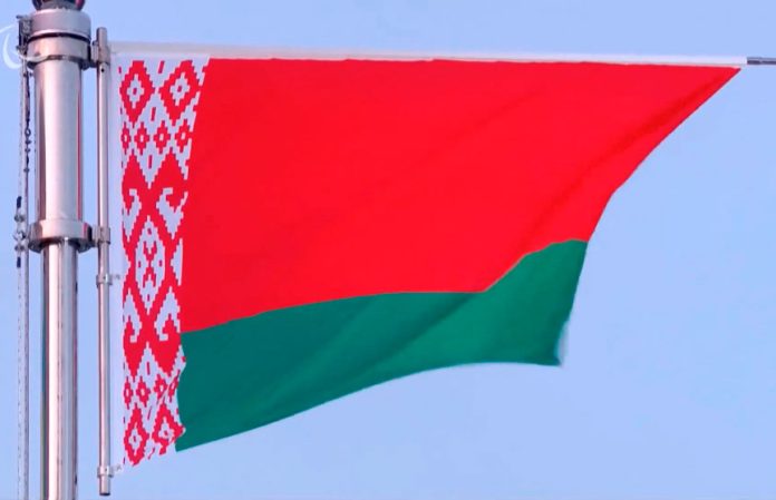 Белорусским спортсменам вернули право участвовать в международных состязаниях под своим флагом и гимном