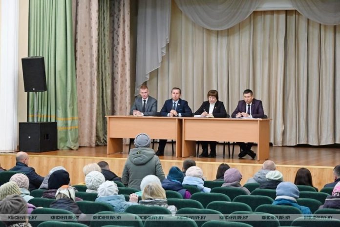Руководство района встретилось с жителями микрозоны «Цемзаводская»: что обсуждали