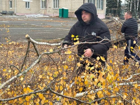 Служба и патриотизм: сотрудники Кричевского РОВД вместе с молодежью на субботнике