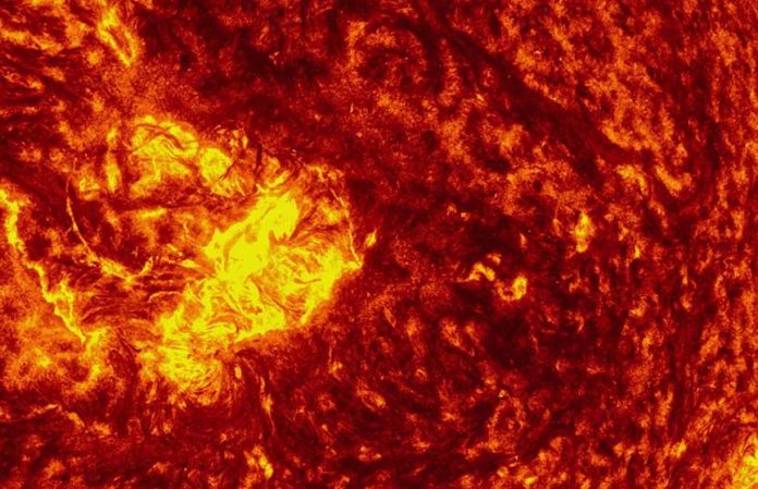Крупный выброс плазмы в сторону Земли произошел на Солнце