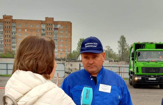 Кричевский водитель мусоровоза Олег Нестратенко принял участие в областном конкурсе Кричевский водитель мусоровоза Олег Нестратенко принял участие в областном конкурсе