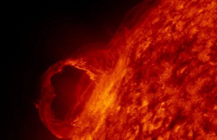 Двойная вспышка произошла за ночь на Солнце