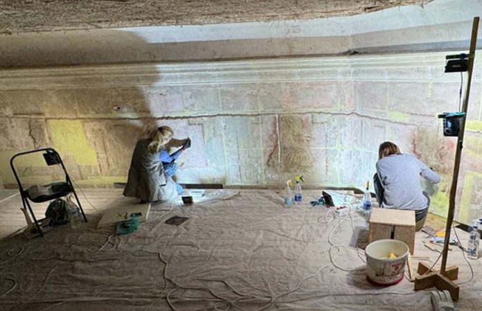 Достойно Лувра: фрески XVIII века нашли при реставрации во дворце в Беларуси Достойно Лувра: фрески XVIII века нашли при реставрации во дворце в Беларуси