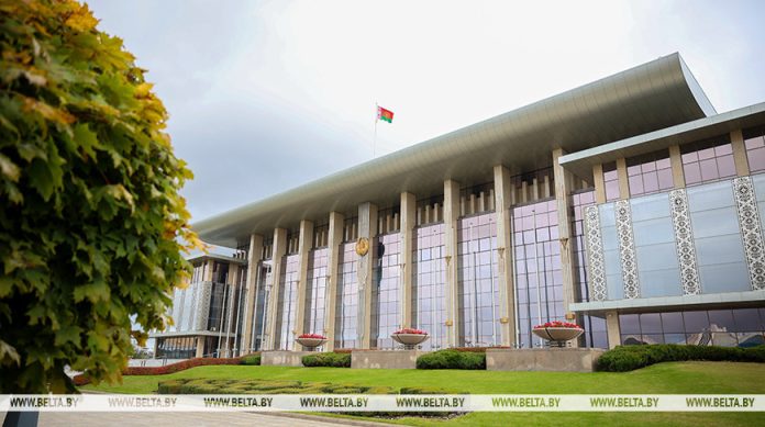 Лукашенко утвердил важнейшие прогнозные параметры развития Беларуси на 2026 год Лукашенко утвердил важнейшие прогнозные параметры развития Беларуси на 2026 год