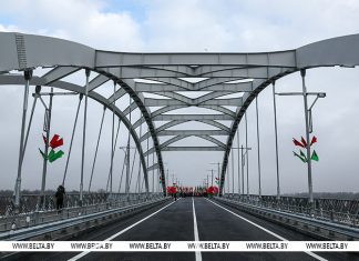 Лукашенко в Мозыре открыл обновленный мост через Припять Лукашенко в Мозыре открыл обновленный мост через Припять