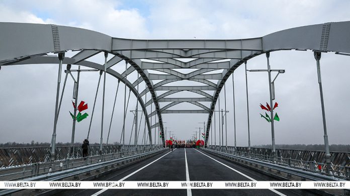 Лукашенко в Мозыре открыл обновленный мост через Припять Лукашенко в Мозыре открыл обновленный мост через Припять