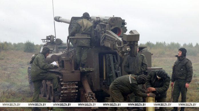 Лукашенко поздравил ракетчиков и артиллеристов с профессиональным праздником