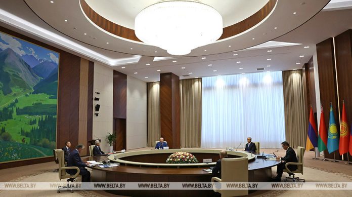 Лукашенко считает, что Украина пойдет на предложенный США мирный договор