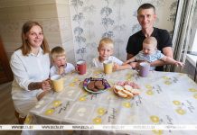 По программе «Семейный капитал» в Беларуси открыто почти 150 тыс. депозитных счетов По программе "Семейный капитал" в Беларуси открыто почти 150 тыс. депозитных счетов