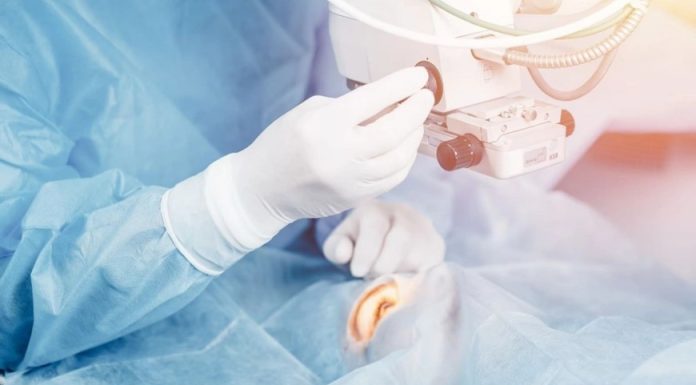 В Китае офтальмологи провели первую в мире роботизированную операцию на расстоянии 4,2 тыс. км В Китае офтальмологи провели первую в мире роботизированную операцию на расстоянии 4,2 тыс. км