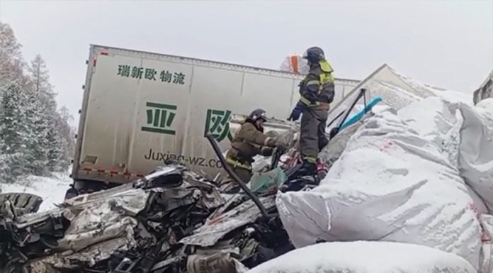 В России в ДТП с участием четырех большегрузов погибли три человека, среди пострадавших есть белорусы В России в ДТП с участием четырех большегрузов погибли три человека, среди пострадавших есть белорусы