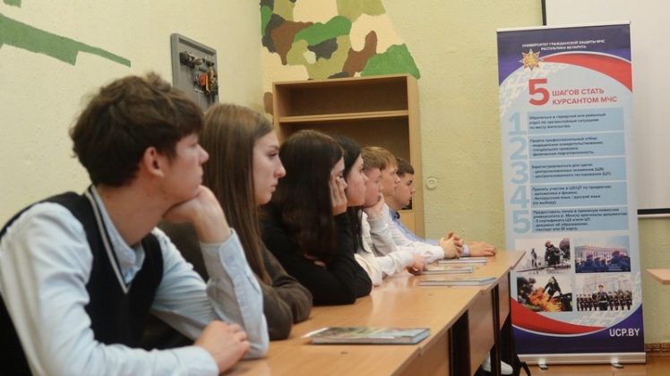 Важный выбор: старшеклассники Кричевщины знакомятся с профессией спасателя