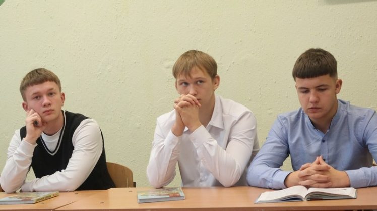 Важный выбор: старшеклассники Кричевщины знакомятся с профессией спасателя