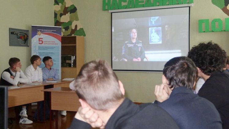 Важный выбор: старшеклассники Кричевщины знакомятся с профессией спасателя