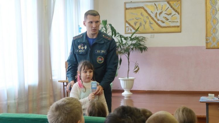 Безопасность в играх: спасатели Кричевщины обучают детей правилам безопасности