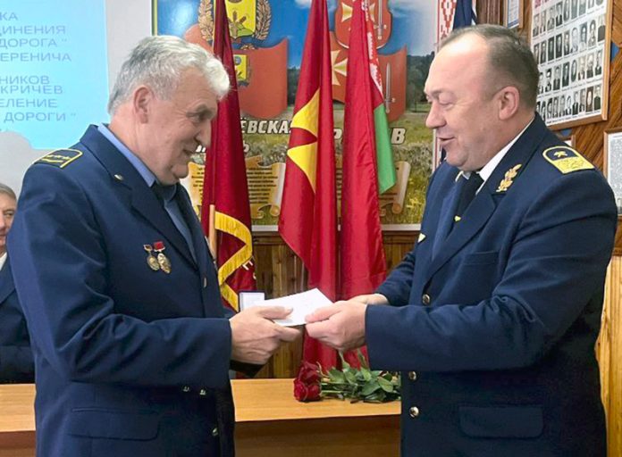 Кричевлянин Александр Бабарикин награжден знаком отличия «Ганаровы транспартнiк» Кричевлянин Александр Бабарикин награжден знаком отличия «Ганаровы транспартнiк»