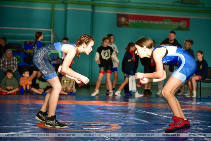 В Кричеве более 300 спортсменов из Беларуси и России борются за медали В Кричеве более 300 спортсменов из Беларуси и России борются за медали