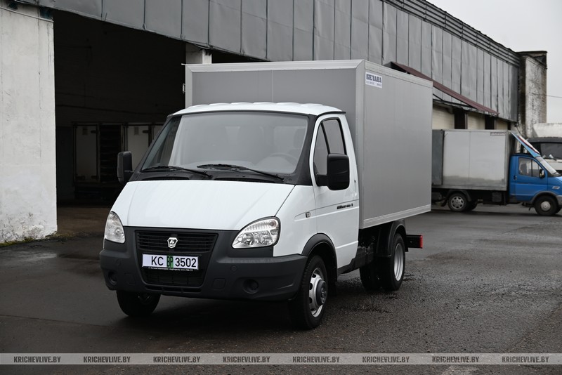 Около 5 тонн продукции ежедневно развозит потребителям транспорт кричевского хлебозавода