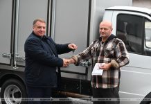 Около 5 тонн продукции ежедневно развозит потребителям транспорт кричевского хлебозавода Около 5 тонн продукции ежедневно развозит потребителям транспорт кричевского хлебозавода