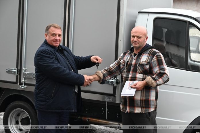 Около 5 тонн продукции ежедневно развозит потребителям транспорт кричевского хлебозавода