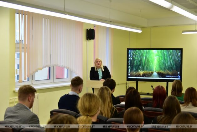 За молодежью – будущее: в СШ №8 говорили о подготовке кадров для высокотехнологичной промышленности