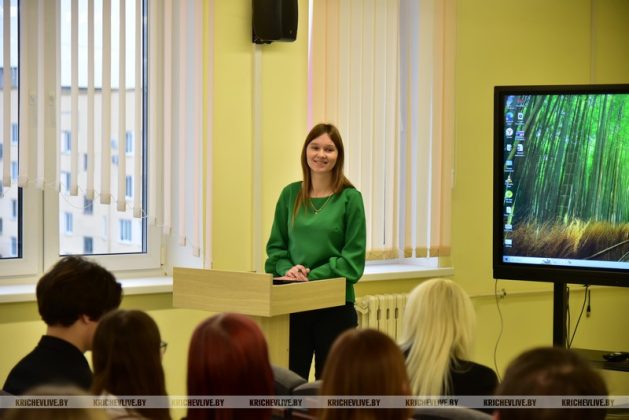 За молодежью – будущее: в СШ №8 говорили о подготовке кадров для высокотехнологичной промышленности