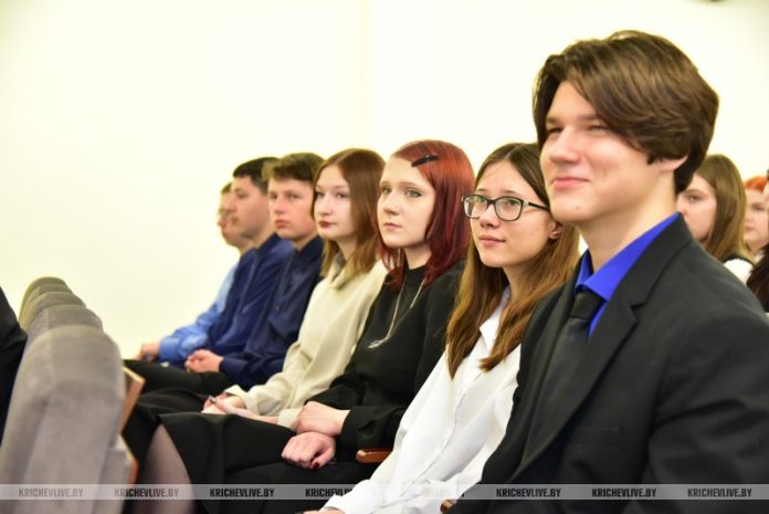 За молодежью – будущее: в СШ №8 говорили о подготовке кадров для высокотехнологичной промышленности За молодежью – будущее: в СШ №8 говорили о подготовке кадров для высокотехнологичной промышленности