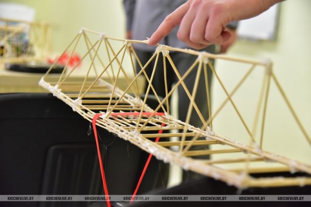 За молодежью – будущее: в СШ №8 говорили о подготовке кадров для высокотехнологичной промышленности