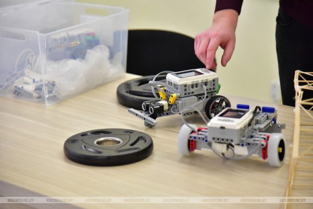 За молодежью – будущее: в СШ №8 говорили о подготовке кадров для высокотехнологичной промышленности