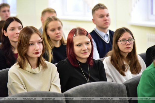 За молодежью – будущее: в СШ №8 говорили о подготовке кадров для высокотехнологичной промышленности