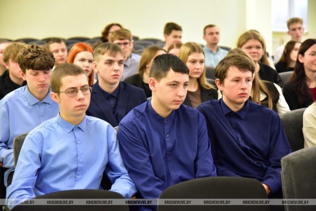 За молодежью – будущее: в СШ №8 говорили о подготовке кадров для высокотехнологичной промышленности