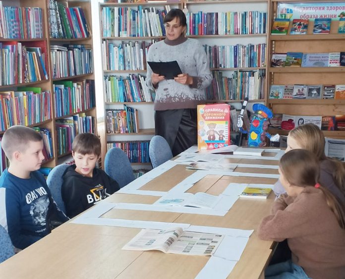 Дорожный лабиринт провели в Краснобудской библиотеке Дорожный лабиринт провели в Краснобудской библиотеке