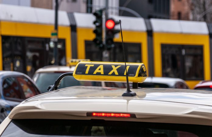 Первое беспилотное такси может появиться в Москве в 2026 году Первое беспилотное такси может появиться в Москве в 2026 году