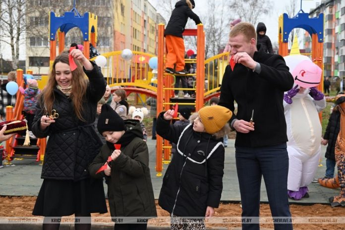 Обновленную детскую площадку открыли в Кричеве Обновленную детскую площадку открыли в Кричеве