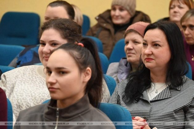 Председатель райисполкома наградил аграриев Кричевщины