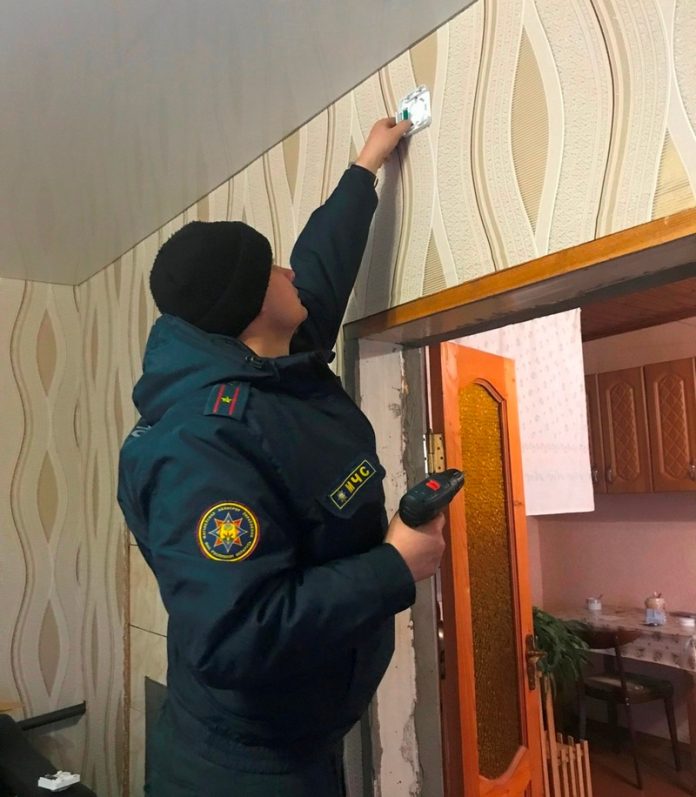 03 Безопасность прежде всего: рейд МЧС по домам в Кричеве