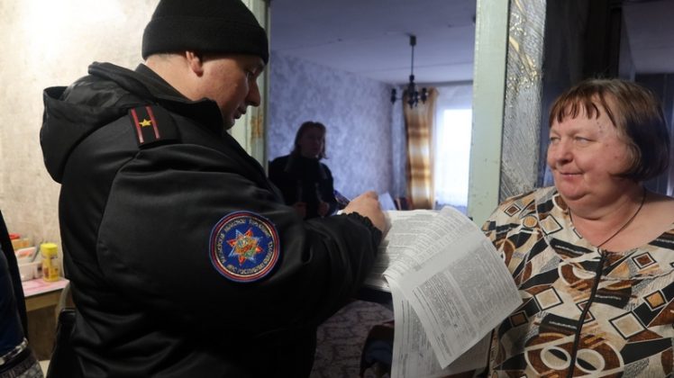 Спасатели провели учения по эвакуации в Кричевском общежитии