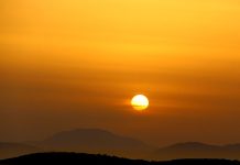 Очень мощная вспышка произошла на Солнце Очень мощная вспышка произошла на Солнце