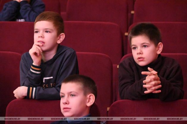 В Кричеве прошел благотворительный спектакль «Морозко» в рамках акции «Наши дети»