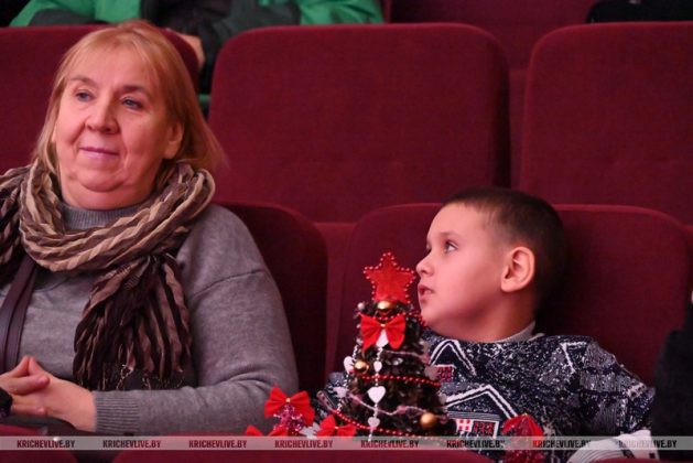 В Кричеве прошел благотворительный спектакль «Морозко» в рамках акции «Наши дети»