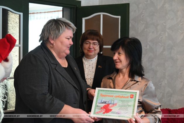 Руководство района продолжает дарить подарки в рамках акции «Наши дети»