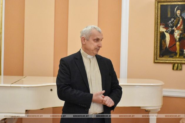 Кричевские дети посетили резиденцию Деда Мороза и получили подарки
