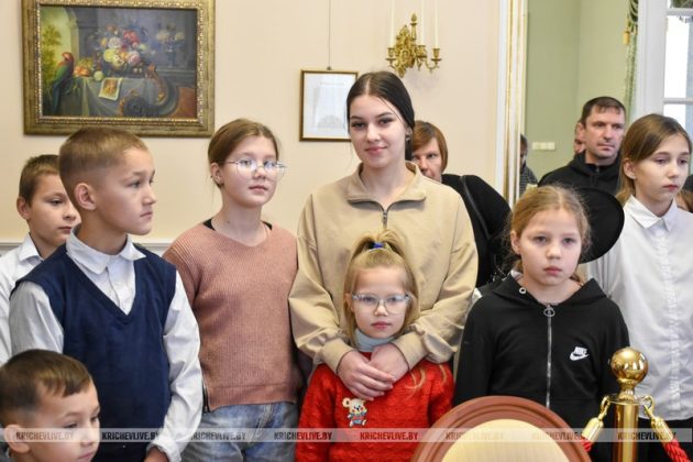 Кричевские дети посетили резиденцию Деда Мороза и получили подарки