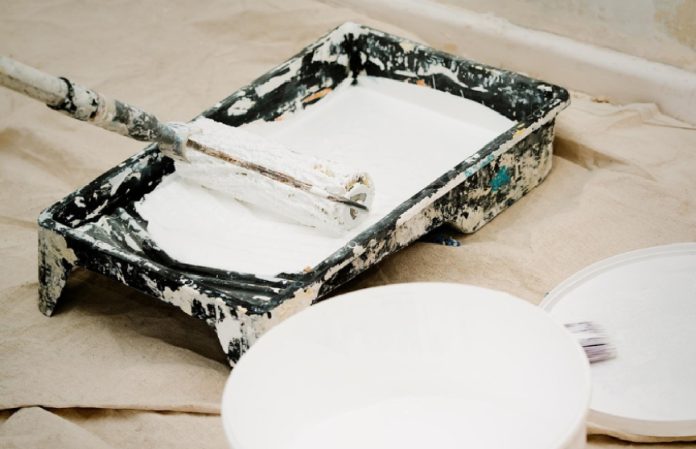 Обязан ли собственник коммерческой площади в многоэтажке платить за капремонт, пояснили в МЖКХ