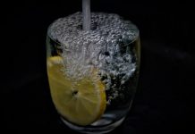 Вода с лимоном: модный тренд или реальная угроза Вода с лимоном: модный тренд или реальная угроза