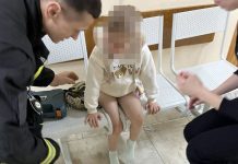 Нога малышки застряла между металлическими сиденьями в Могилеве: что было дальше